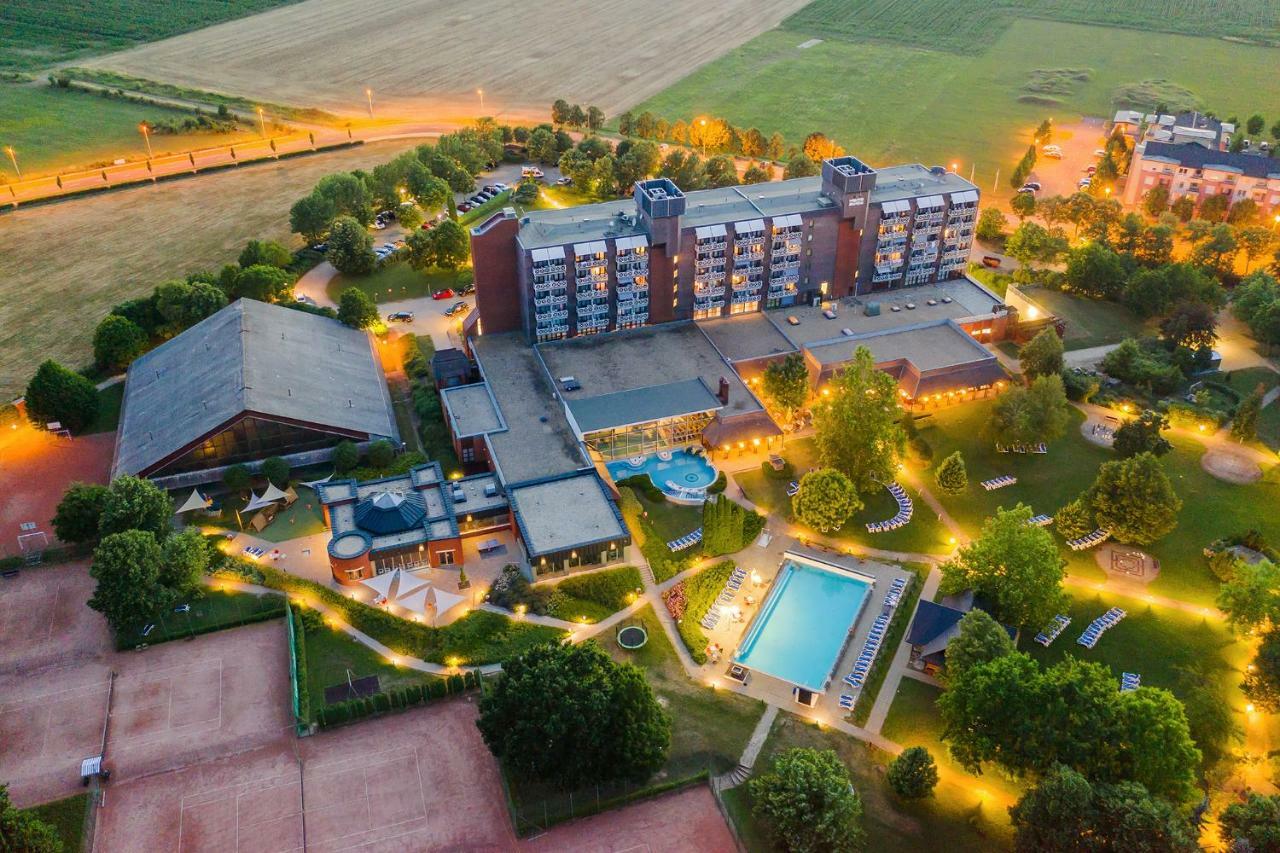 Danubius Hotel Buek ภายนอก รูปภาพ